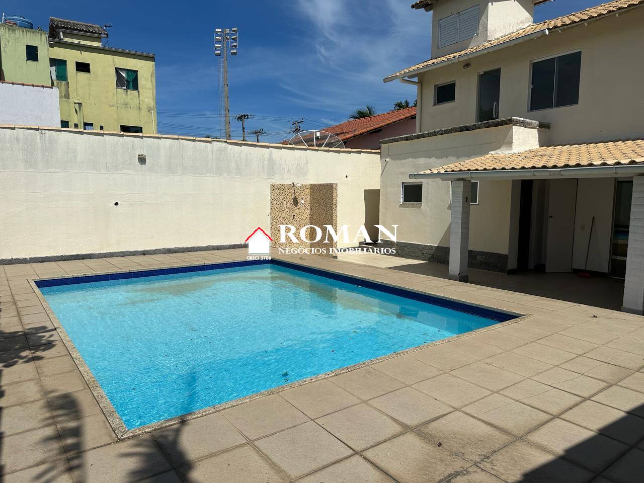 Casa independente em terreno 360 m²