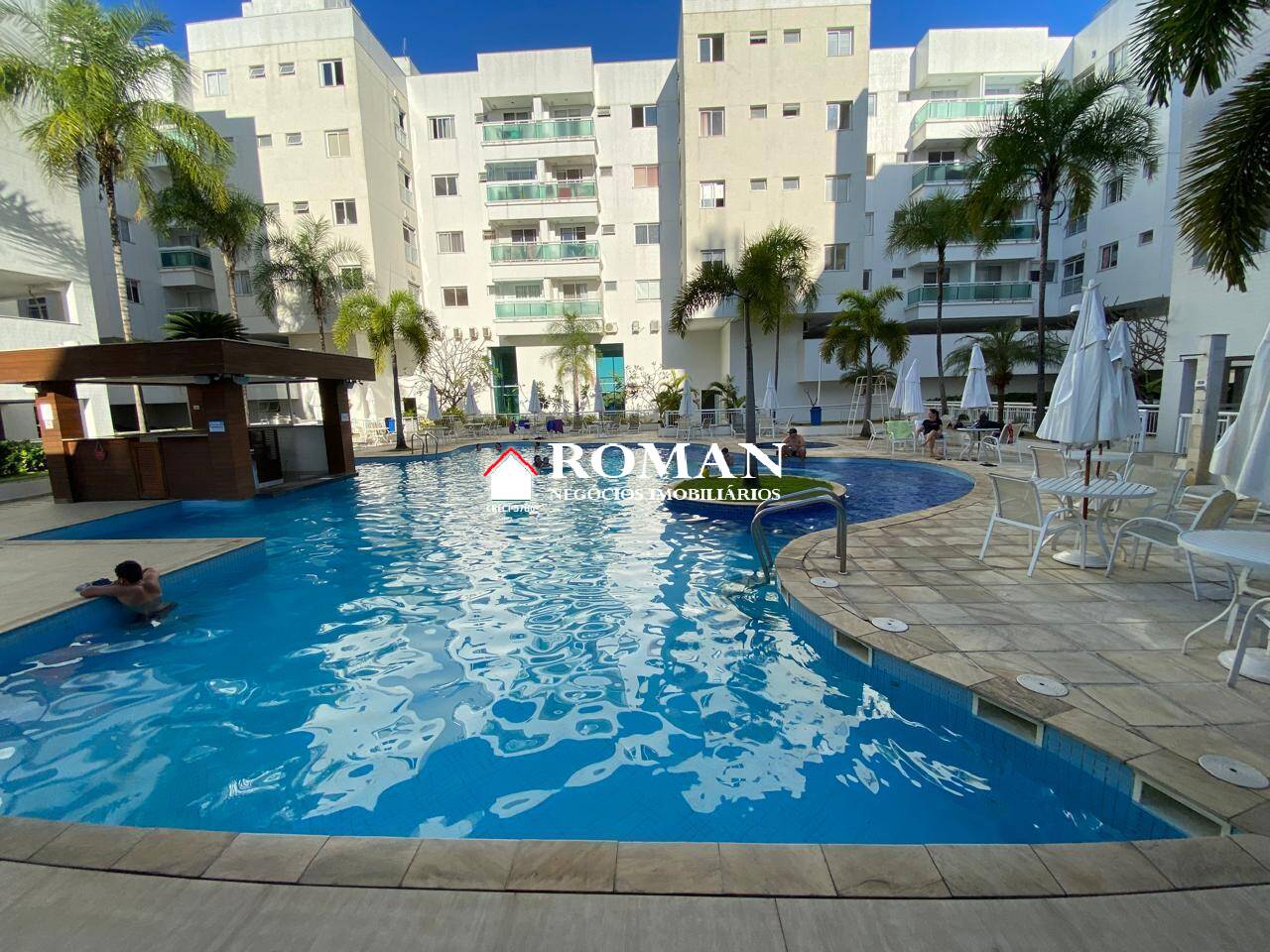 MARAVILHOSO APARTAMENTO DE FRENTE PRO MAR.