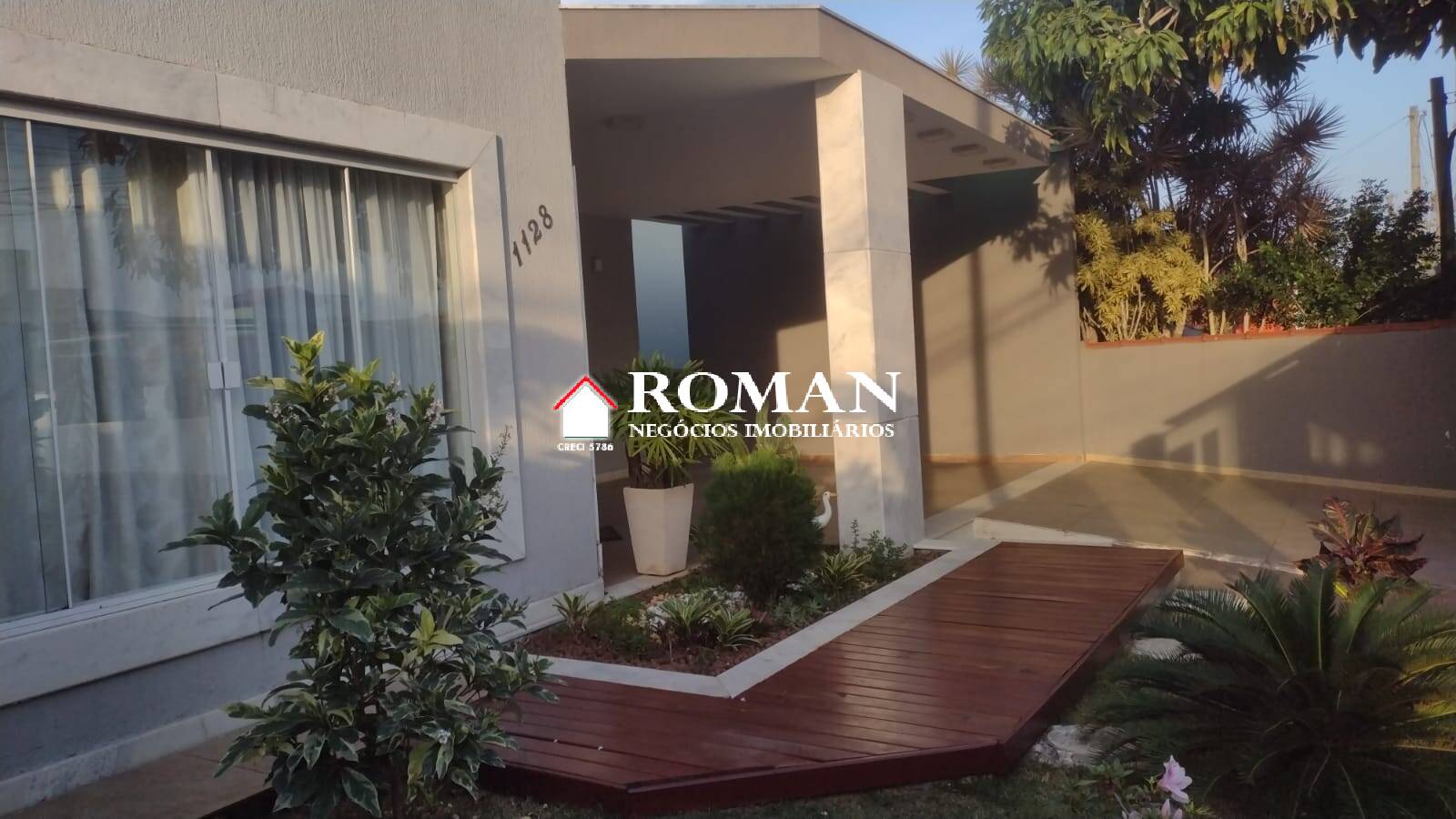 CASA LINEAR EM CONDOMÍNIO.